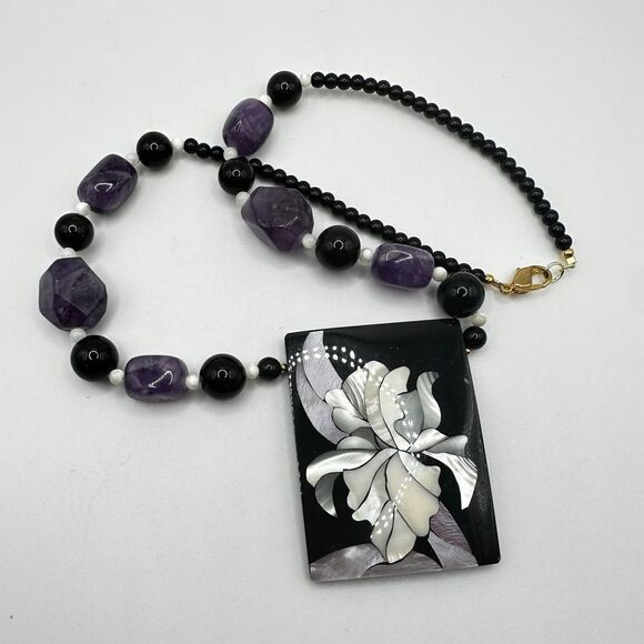 Vintage Lee Sands Black beads, Amethyst, Mother of Pearl Flower necklace! - Picture 4 of 12